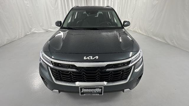 Photo of 2026 Gray Kia Seltos