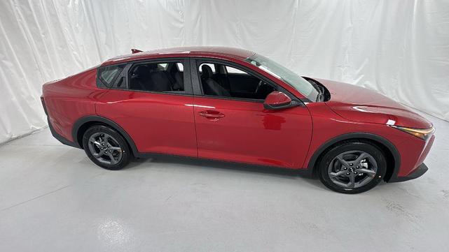 Photo of 2025 Currant Red Kia K4