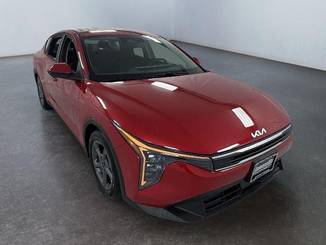 Photo of 2025 Currant Red Kia K4