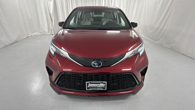 Photo of 2023  Toyota Sienna