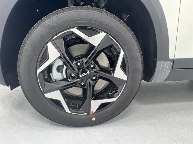 Photo of 2025 White Kia Seltos