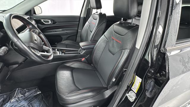 Photo of 2022 Diamond Black Crystal Pearlcoat Jeep Compass