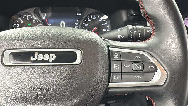 Photo of 2022 Diamond Black Crystal Pearlcoat Jeep Compass