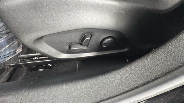 Photo of 2022 Diamond Black Crystal Pearlcoat Jeep Compass