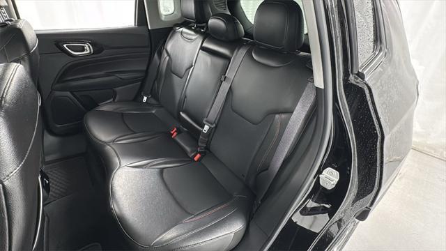Photo of 2022 Diamond Black Crystal Pearlcoat Jeep Compass