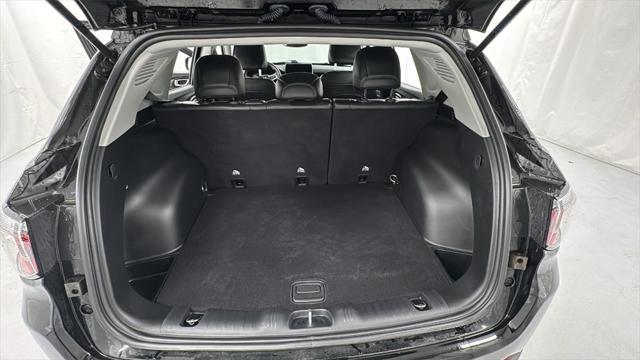 Photo of 2022 Diamond Black Crystal Pearlcoat Jeep Compass