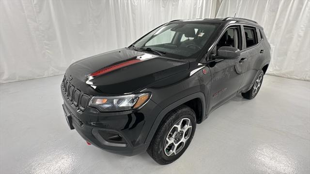 Photo of 2022 Diamond Black Crystal Pearlcoat Jeep Compass