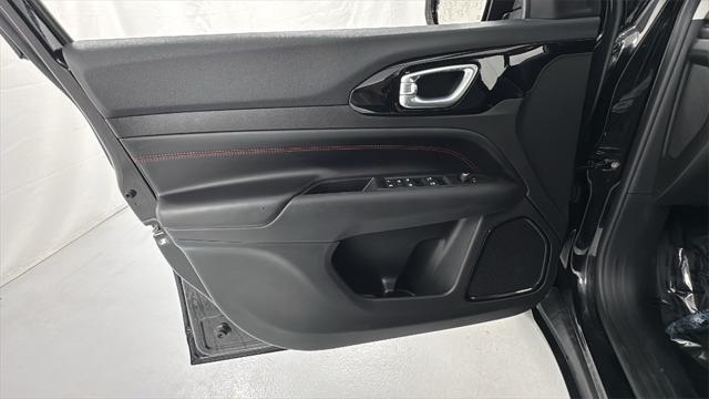Photo of 2022 Diamond Black Crystal Pearlcoat Jeep Compass