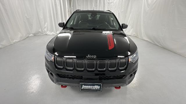 Photo of 2022 Diamond Black Crystal Pearlcoat Jeep Compass
