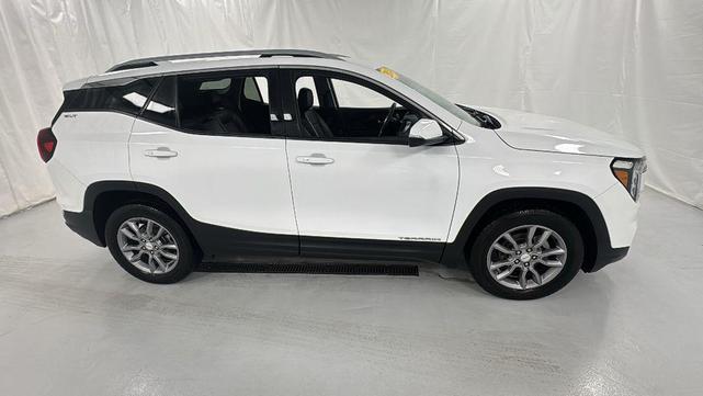 Photo of 2024 Summit White GMC Terrain