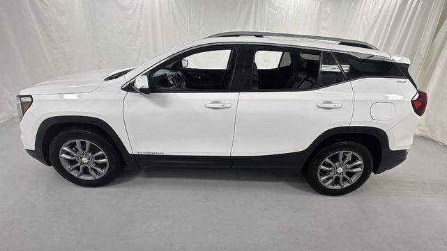 Photo of 2024 Summit White GMC Terrain