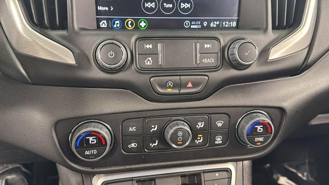 Photo of 2024 Summit White GMC Terrain