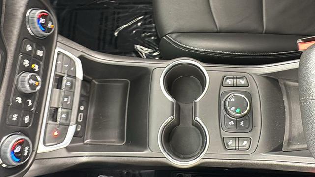 Photo of 2024 Summit White GMC Terrain