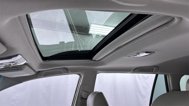 Photo of 2012 Satin White Pearl Subaru Outback