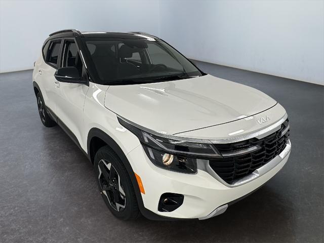 Photo of 2026 White Kia Seltos