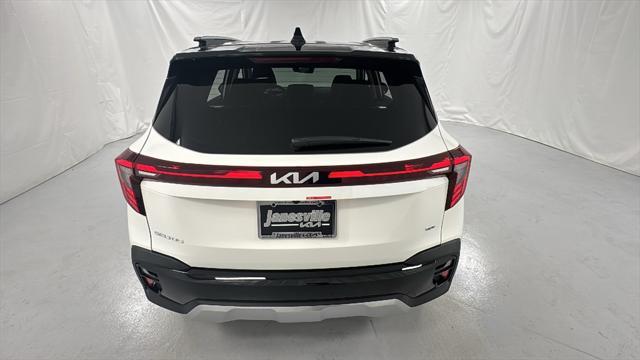 Photo of 2026 White Kia Seltos