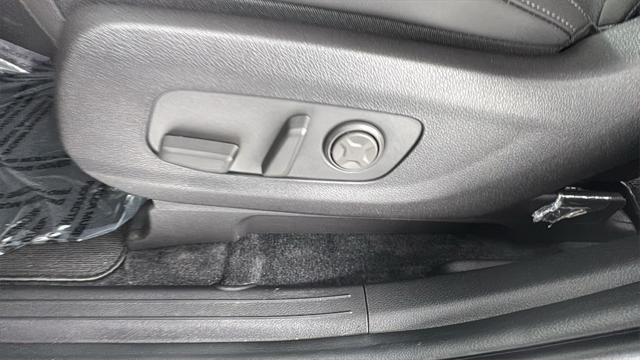 Photo of 2026 Deep Chroma Blue Kia Carnival Hybrid