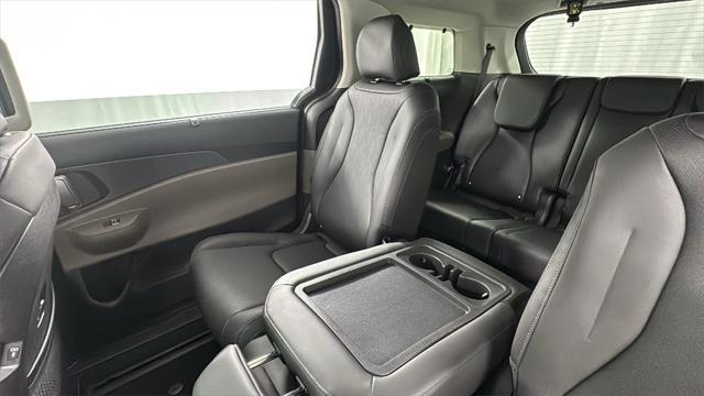 Photo of 2026 Deep Chroma Blue Kia Carnival Hybrid