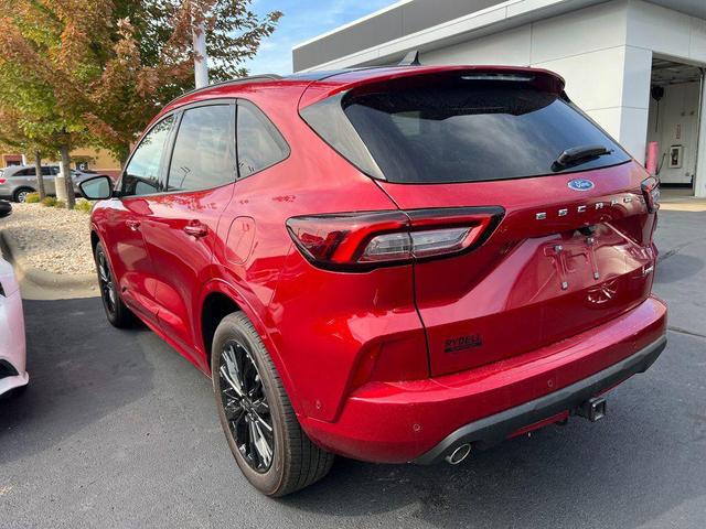 Photo of 2024 Rapid Red Metallic Tinted Clearcoat Ford Escape