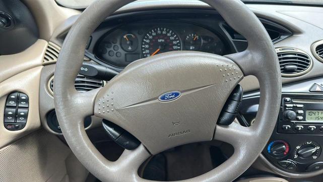 Photo of 2001 Pitch Black Clearcoat Ford Focus