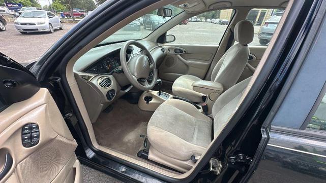 Photo of 2001 Pitch Black Clearcoat Ford Focus