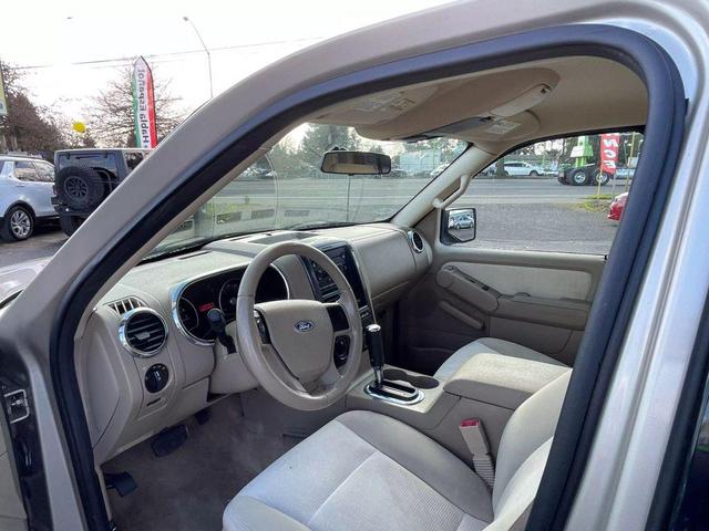 Photo of 2006 Pueblo Gold Clearcoat Metallic Ford Explorer