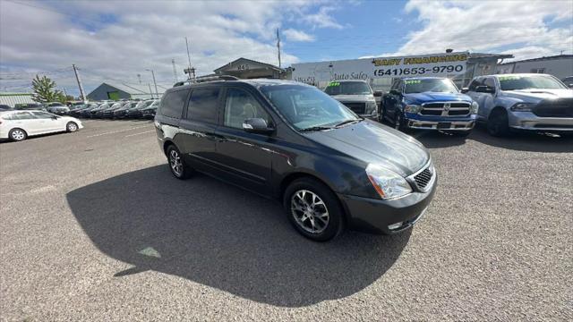 Photo of 2014 Platinum Graphite Kia Sedona