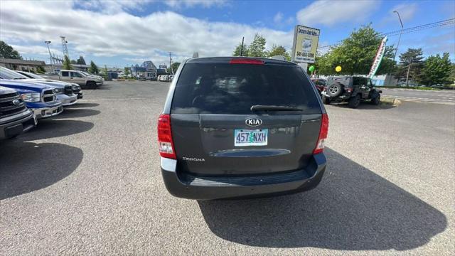 Photo of 2014 Platinum Graphite Kia Sedona
