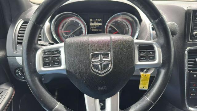 Photo of 2017 White Knuckle Clearcoat Dodge Grand Caravan