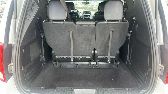 Photo of 2017 White Knuckle Clearcoat Dodge Grand Caravan