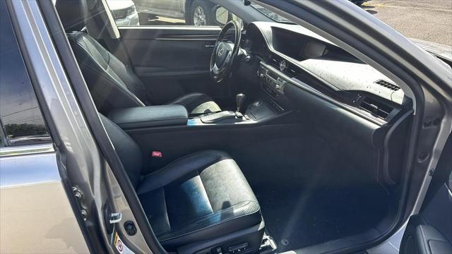 Photo of 2015 Ultra White Lexus ES 350