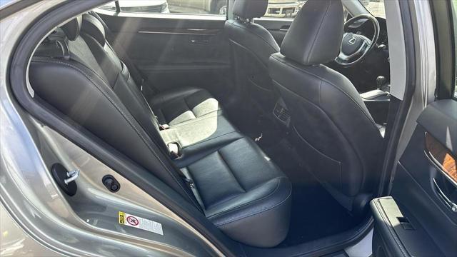 Photo of 2015 Ultra White Lexus ES 350
