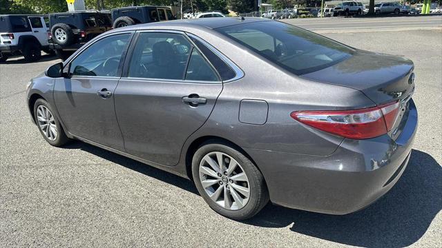 Photo of 2016 Gray Toyota Camry Hybrid