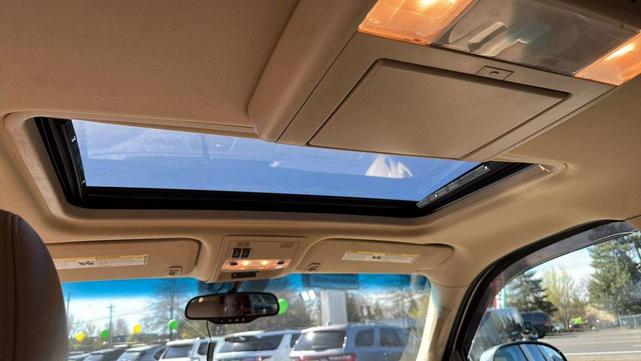 Photo of 2012 White Chevrolet Avalanche
