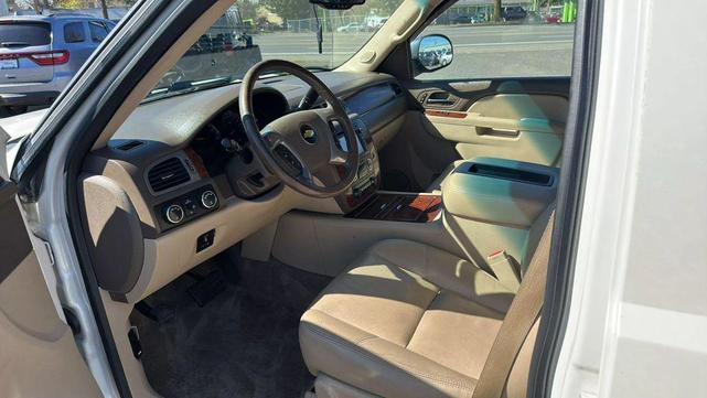 Photo of 2012 White Chevrolet Avalanche