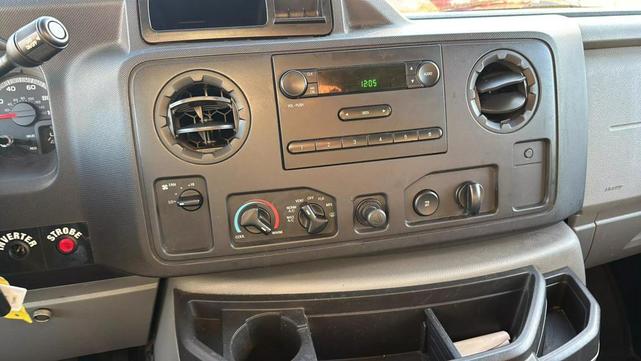 Photo of 2011 Oxford White Ford E250