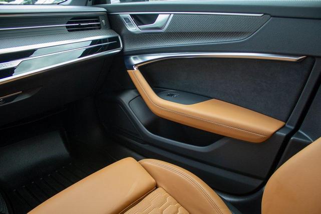 Photo of 2025 Gray Audi RS 6 Avant