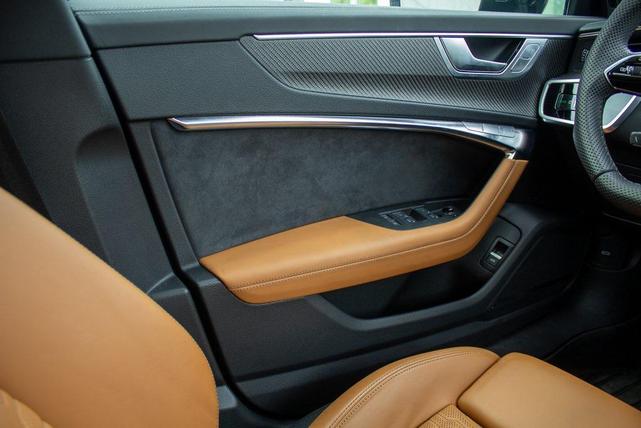 Photo of 2025 Gray Audi RS 6 Avant