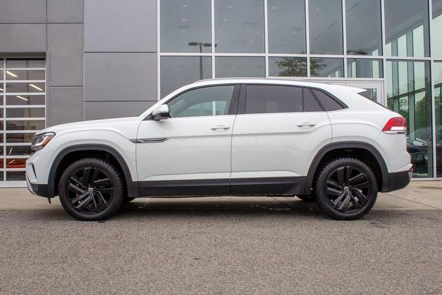Photo of 2022 Pure White Volkswagen Atlas Cross Sport