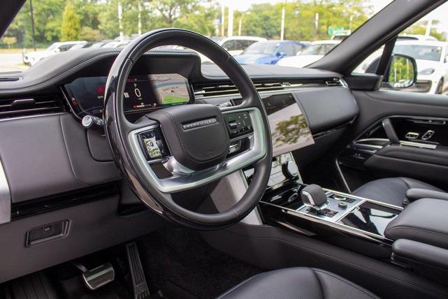 Photo of 2023 Hakuba Silver Metallic Land Rover Range Rover