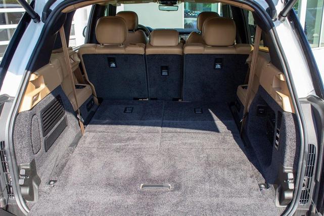 Photo of 2024 Fuji White Land Rover Range Rover