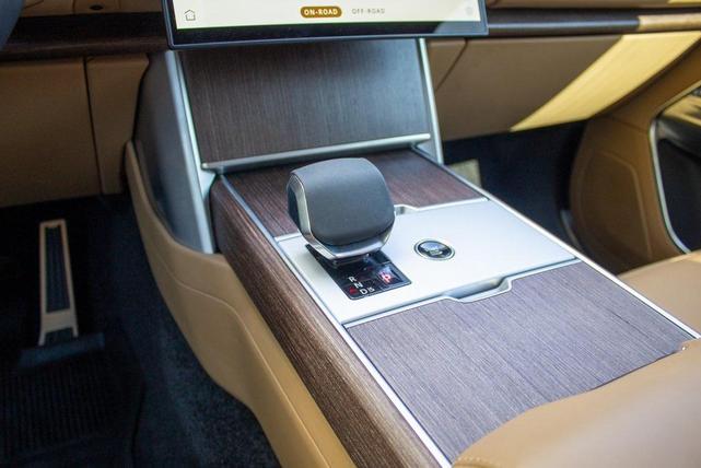 Photo of 2024 Fuji White Land Rover Range Rover