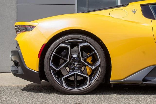 Photo of 2023 Yellow Maserati MC20