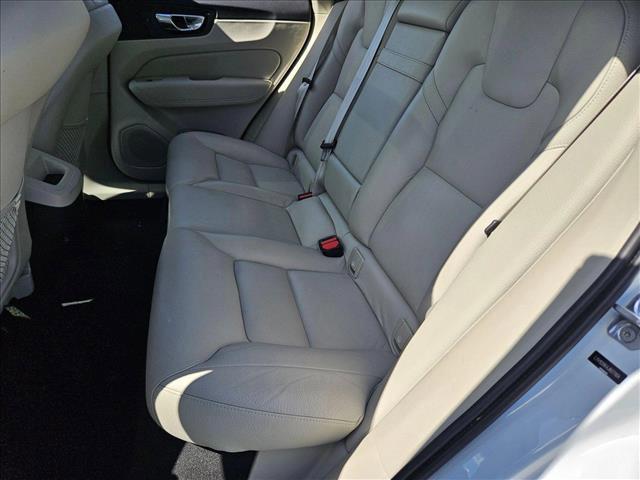 Photo of 2018 Ice White Volvo XC60