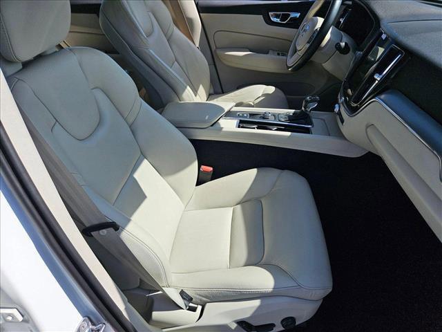 Photo of 2018 Ice White Volvo XC60