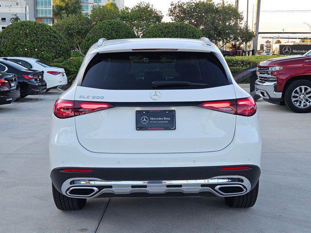 Photo of 2025 Polar White Mercedes-Benz GLC 300