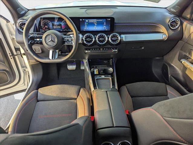 Photo of 2025 Polar White Mercedes-Benz GLB 250