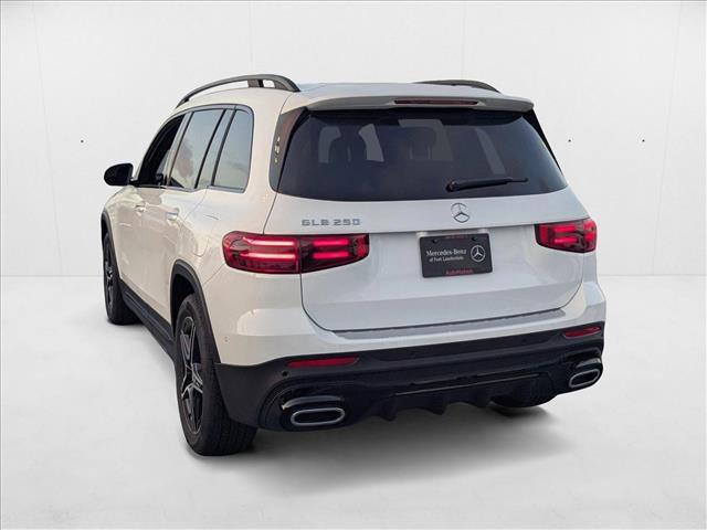 Photo of 2025 Polar White Mercedes-Benz GLB 250