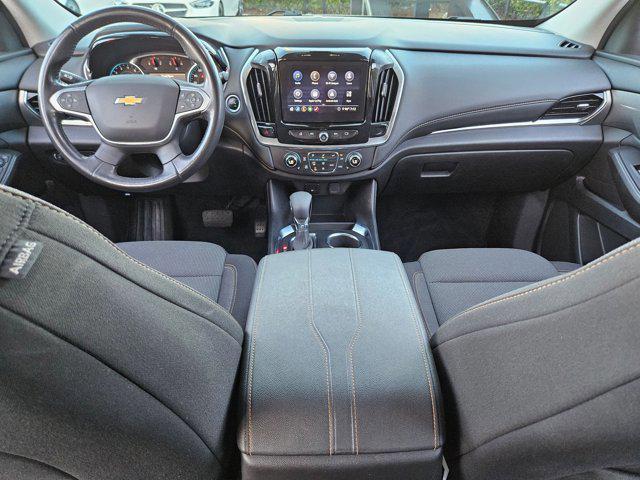 Photo of 2021 Iridescent Pearl Tricoat Chevrolet Traverse