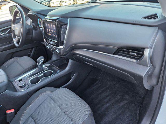 Photo of 2021 Iridescent Pearl Tricoat Chevrolet Traverse